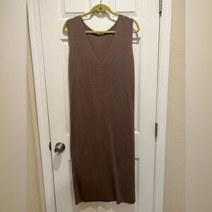 Chic Sleeveless Midi Dress in Brown